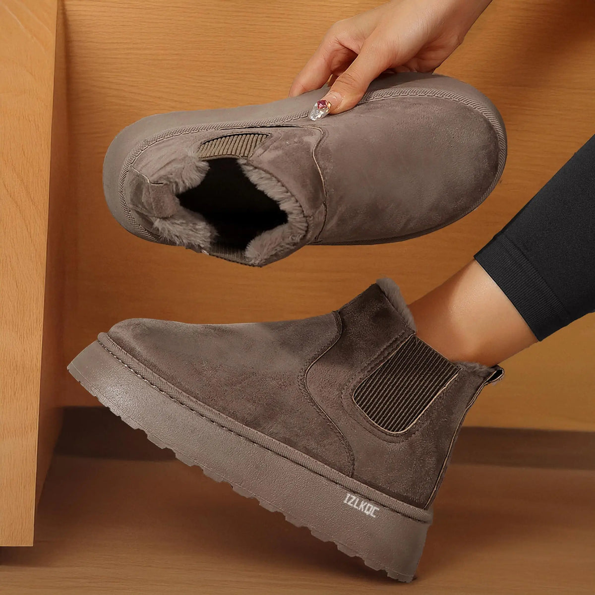 Women's Suede Boots Winter Warm Plush-Lined Platform Anti-Slip Ankle Indoor Outdoor Shoes