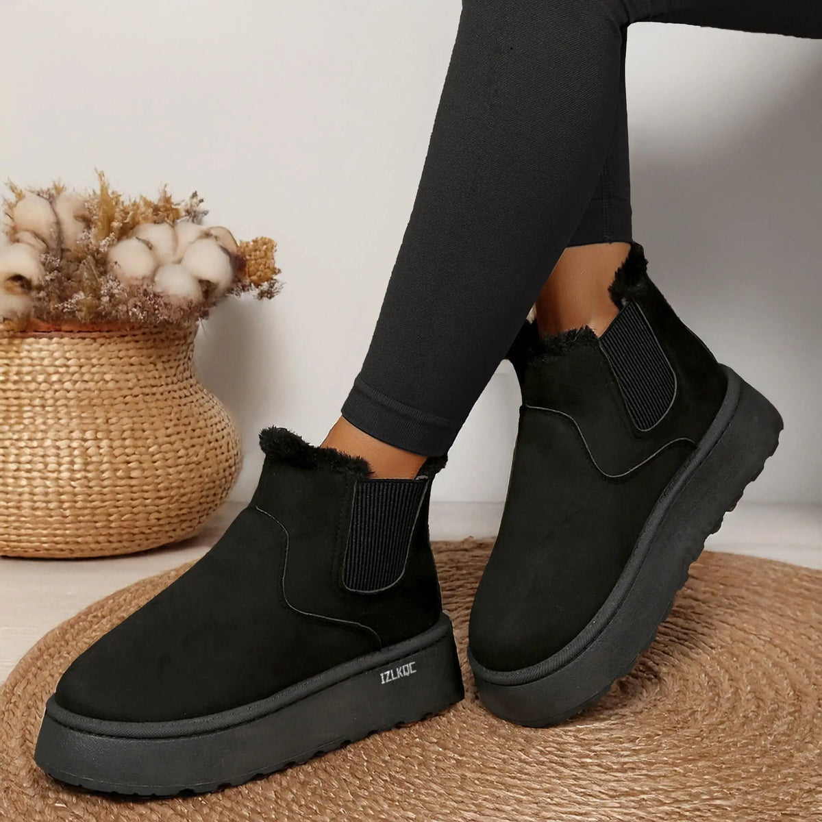 Women's Suede Boots Winter Warm Plush-Lined Platform Anti-Slip Ankle Indoor Outdoor Shoes